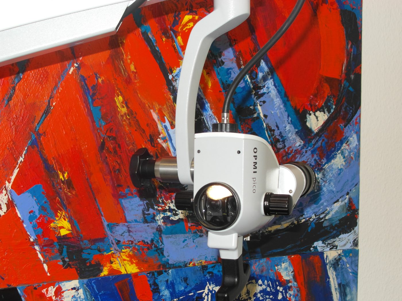 Examination station with microscope